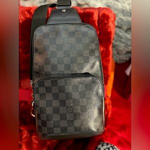 Louis Vuitton
Avenue sling leather crossbody bag